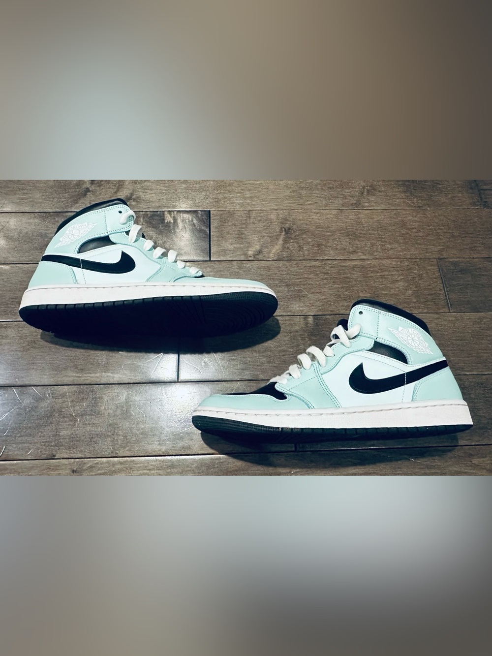 Nike Women’s Sz 10.5/Men’s Sz 9 Aqua/Black Air Jordan 1’ Mid Sneakers